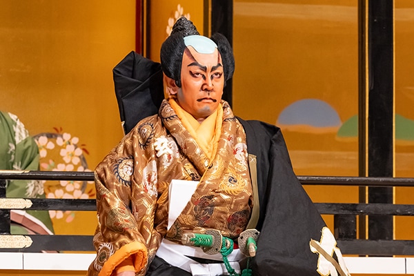 令和5年10月歌舞伎公演「『妹背山婦女庭訓』＜第二部＞」二幕目「三笠山御殿の場」より。（提供：国立劇場 撮影：二階堂健）