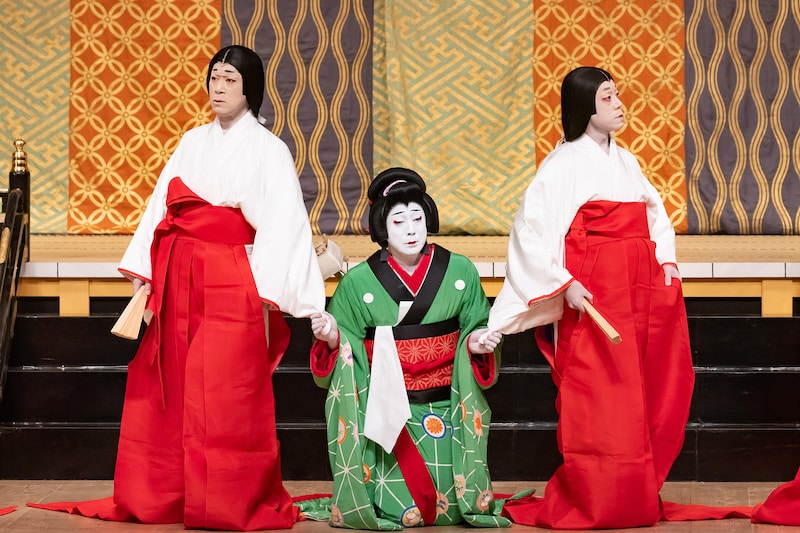 令和5年10月歌舞伎公演「『妹背山婦女庭訓』＜第二部＞」二幕目「三笠山御殿の場」より。（提供：国立劇場 撮影：二階堂健）