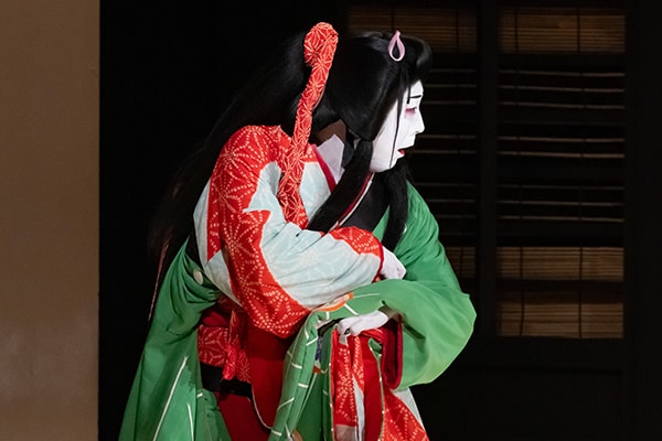 令和5年10月歌舞伎公演「『妹背山婦女庭訓』＜第二部＞」二幕目「三笠山御殿の場」より。（提供：国立劇場 撮影：二階堂健）