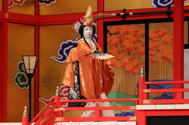 令和5年10月歌舞伎公演「『妹背山婦女庭訓』＜第二部＞」大詰「三笠山奥殿の場」より。（提供：国立劇場 撮影：二階堂健）