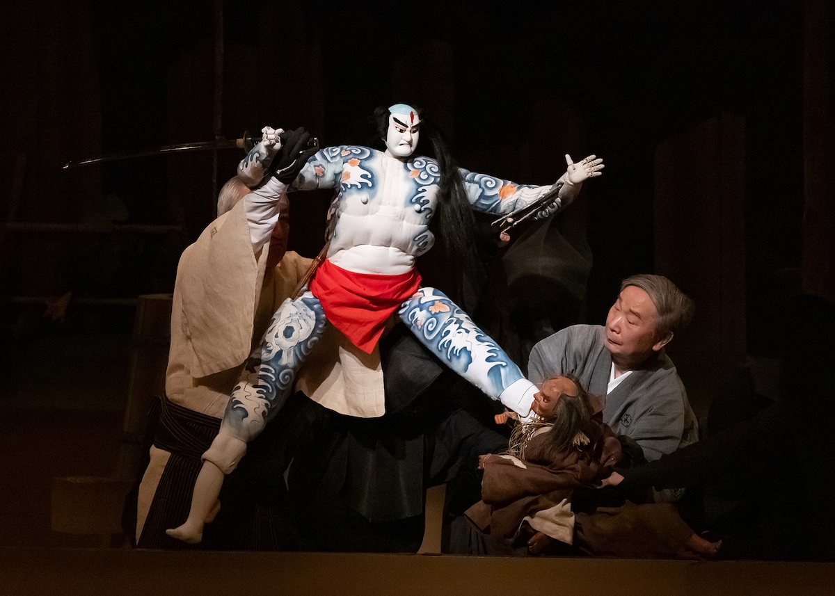 「令和5年5月文楽公演」第三部「夏祭浪花鑑」より「長町裏の段」。人形左から団七九郎兵衛、三河屋義平次。