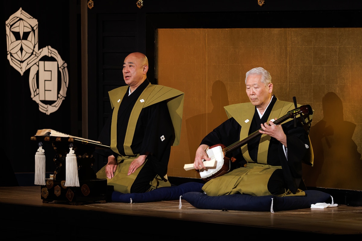 左から竹本千歳太夫、豊澤富助。