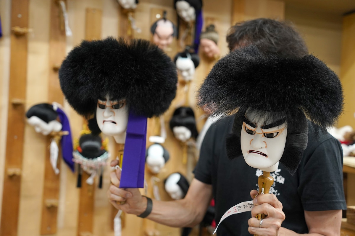 いずれも松王丸に扮した”文七”。場面で髪型が変わるので、その数だけかしらが必要になる。