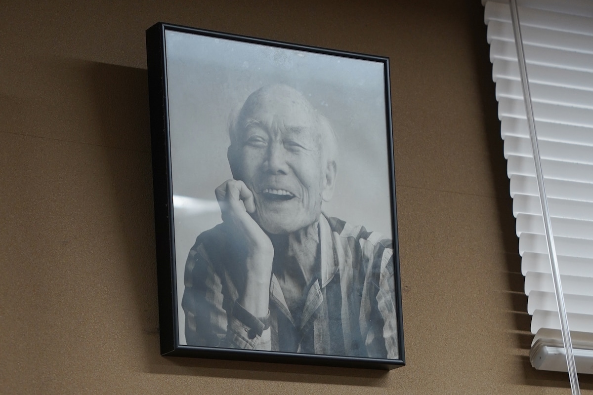 かしら・床山部屋を見守る、大江巳之助師匠。