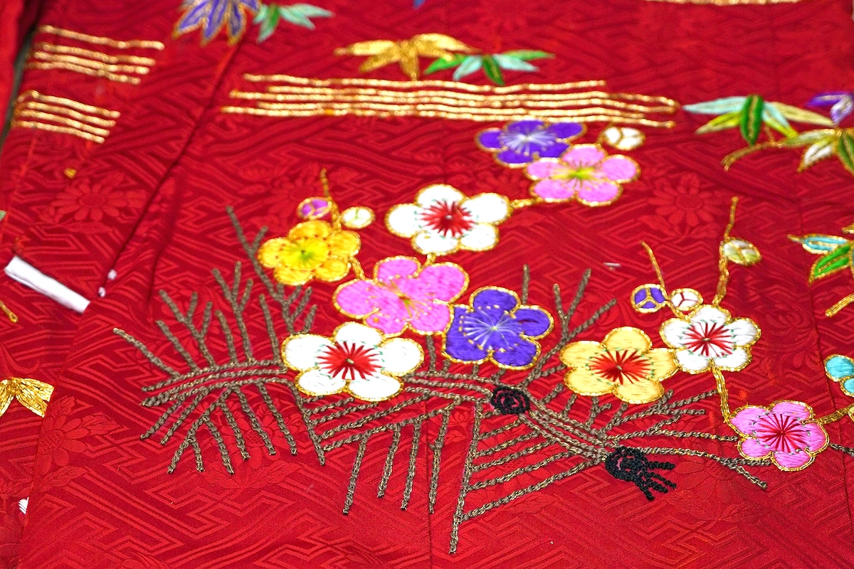 赤姫の衣裳に施された刺繍。