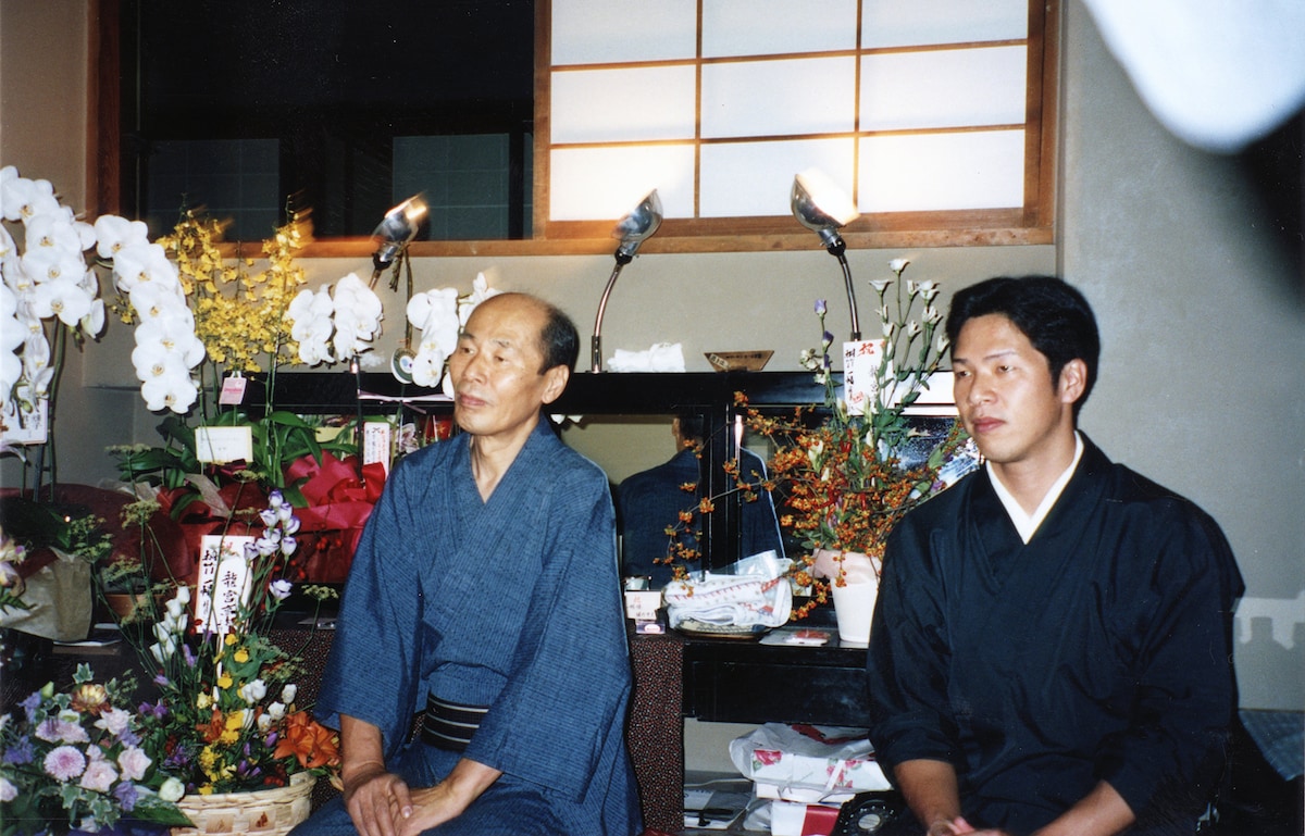 左から桐竹⼀暢、吉田一輔（当時は桐竹一輔）。（提供：吉田一輔）