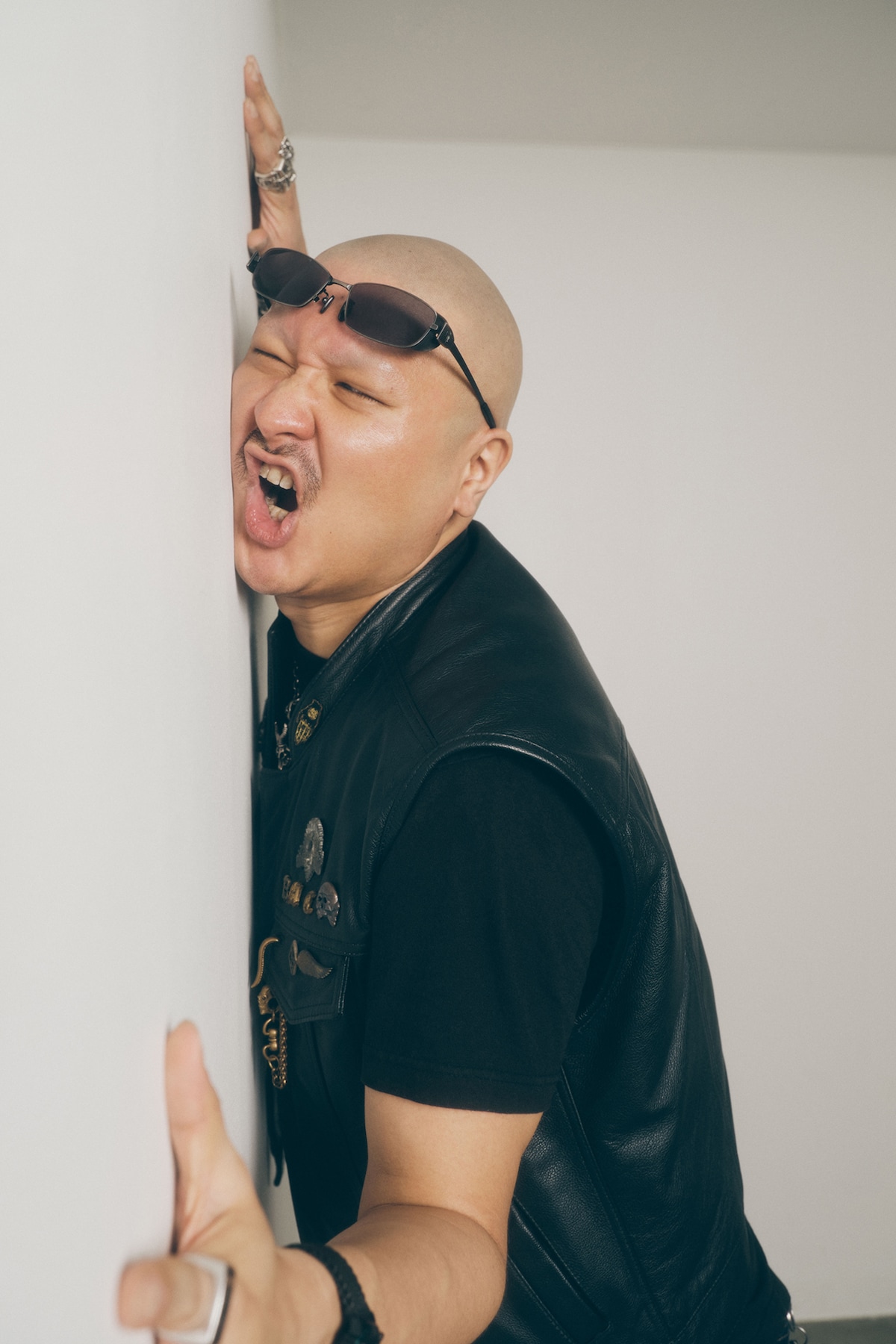 壁ズリズリ移動を再現するマフィア梶田。