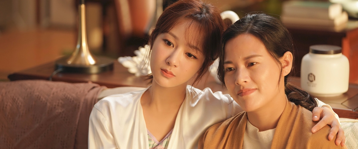 左からヤン・ズー演じるリン・ジージアオ、ハオ・ウェンティン演じる母リー・フイジュエン。