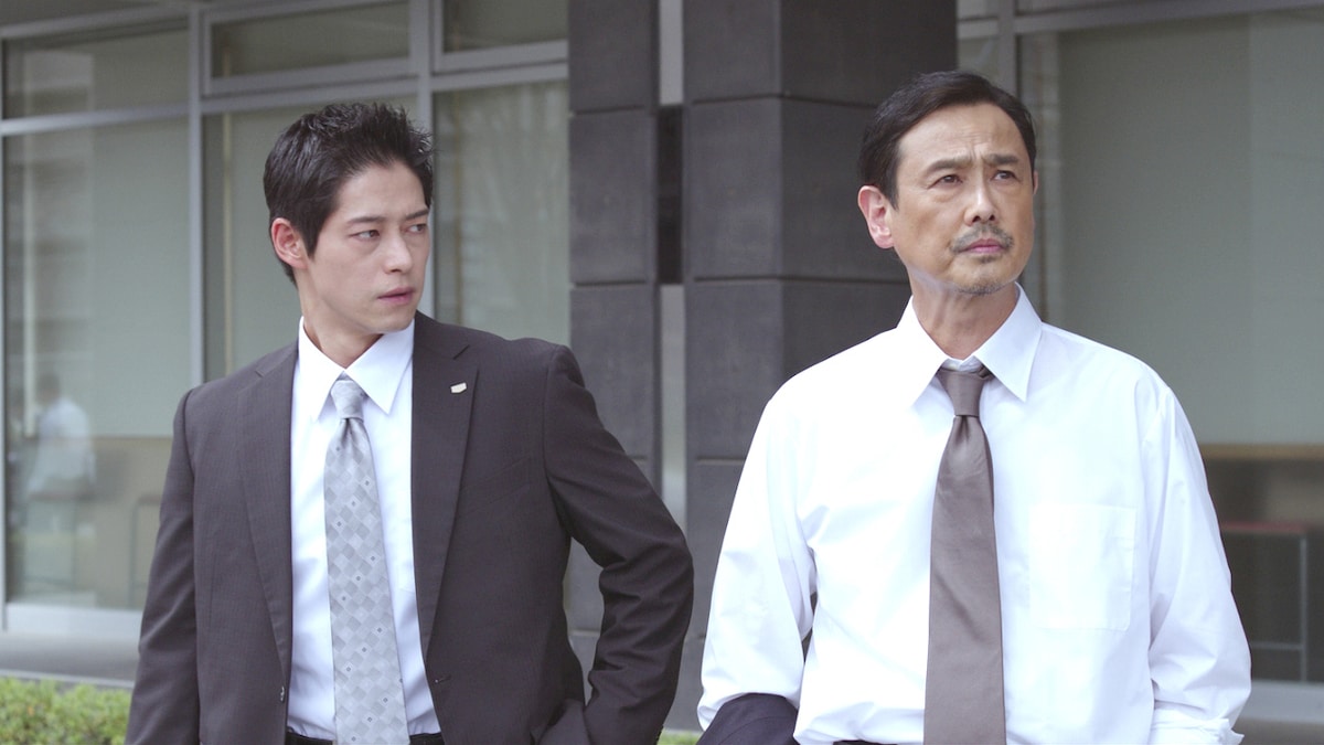 映画「コウイン ～光陰～」より、高城役の出合正幸（左）と中本役の野村宏伸（右）。