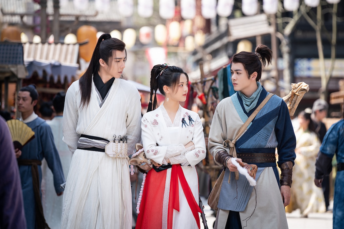 「江湖英雄伝～HEROES～」より、リウ・ユーニン演じる白愁飛（左）、ヤン・チャオユエ演じる温柔（中央）、ツォン・シュンシー演じる王小石（右）。