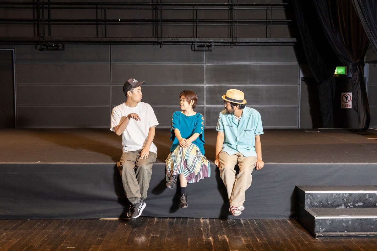 左からピンク地底人3号、山口文子、ウォーリー木下。