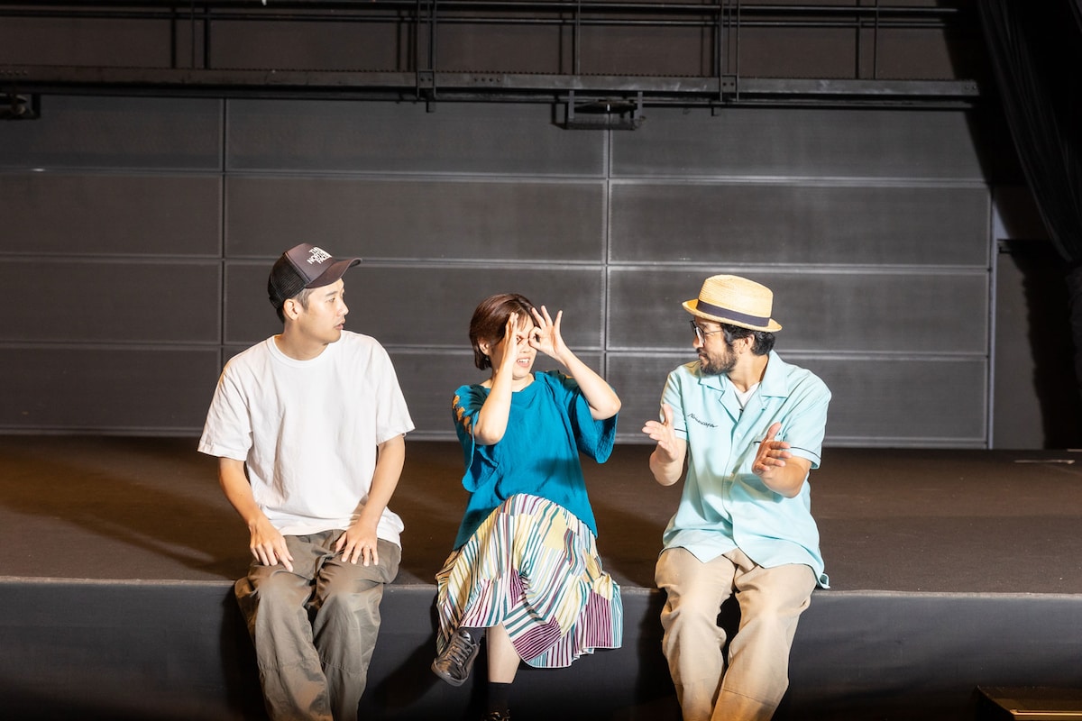 左からピンク地底人3号、山口文子、ウォーリー木下。