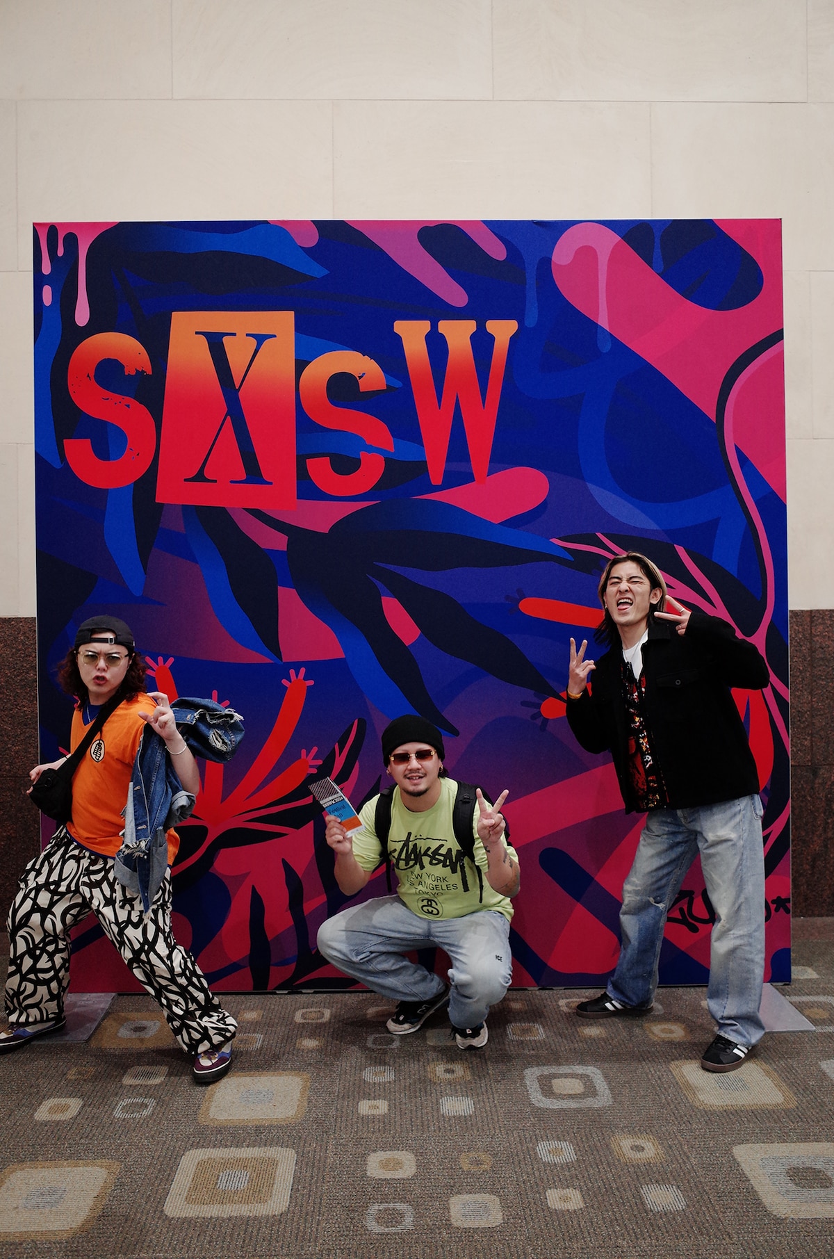 左から長谷部悠生（G）、益田英知（Dr）、千葉大樹（Key）。