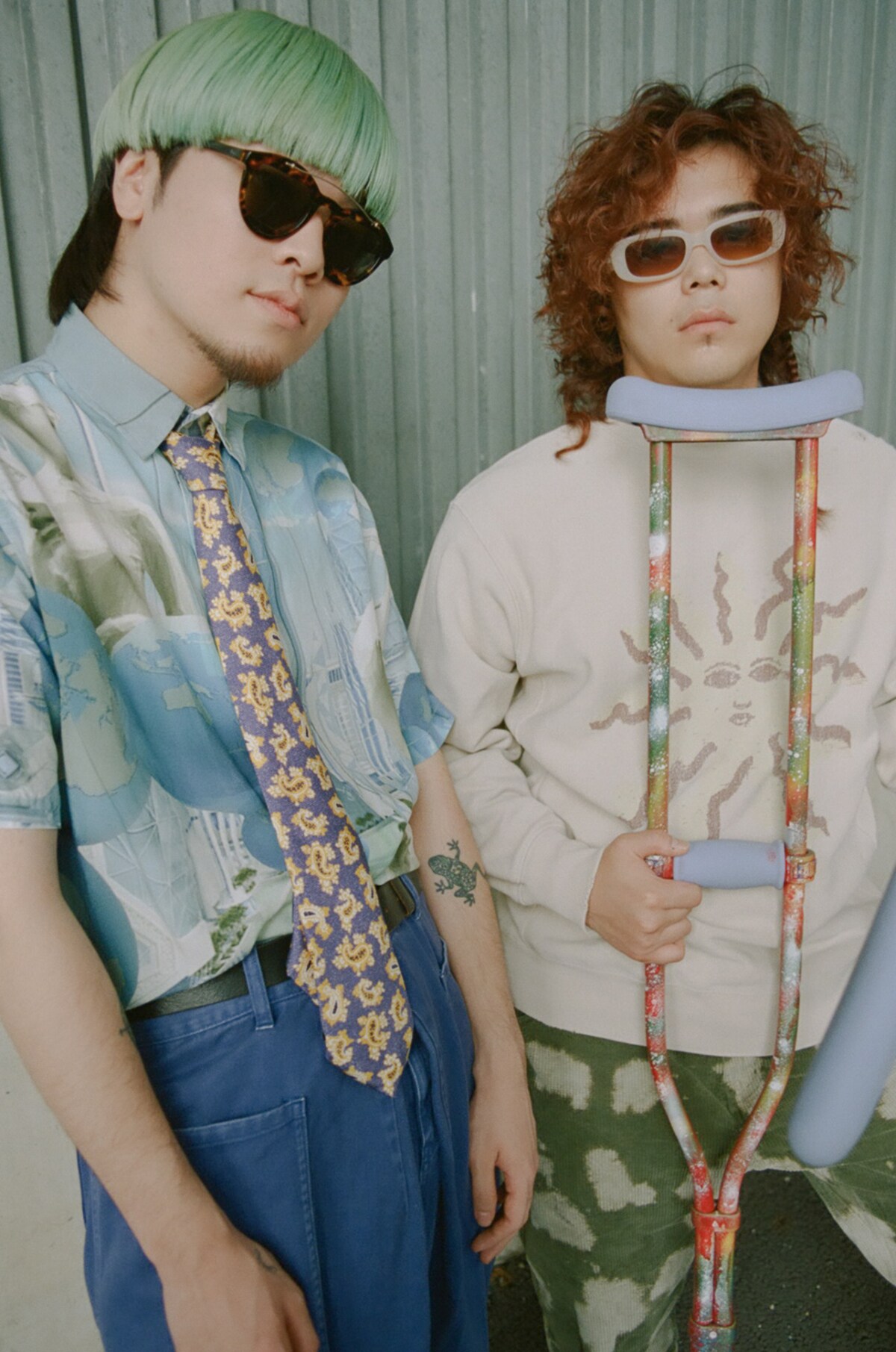 左から内田怜央（Kroi / Vo）、長谷部悠生（Kroi / G）。