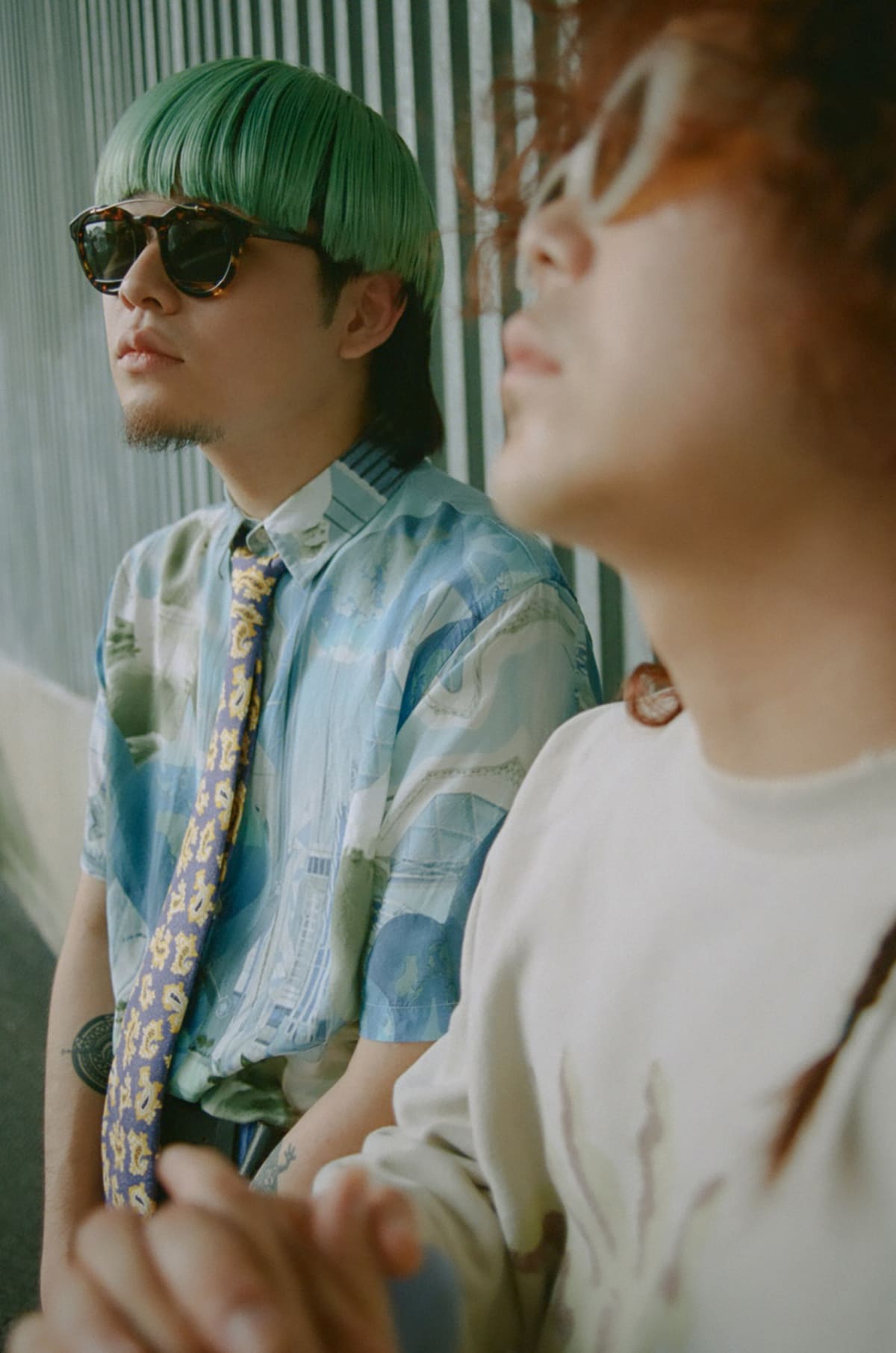 左から内田怜央（Kroi / Vo）、長谷部悠生（Kroi / G）。