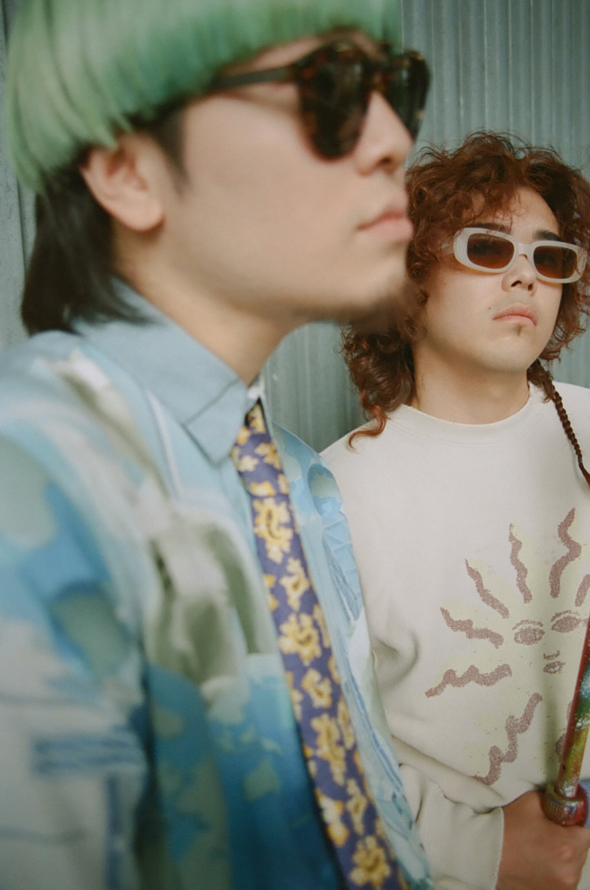 左から内田怜央（Kroi / Vo）、長谷部悠生（Kroi / G）。