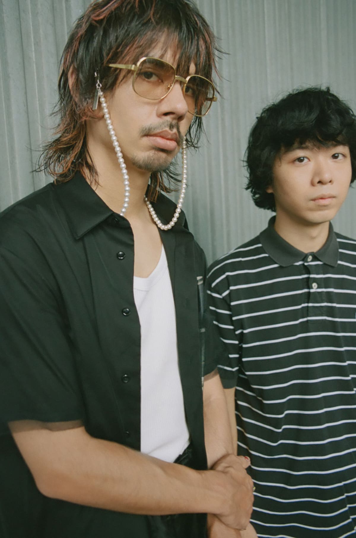 左からオカモトショウ（OKAMOTO'S / Vo）、オカモトコウキ（OKAMOTO'S / G）。