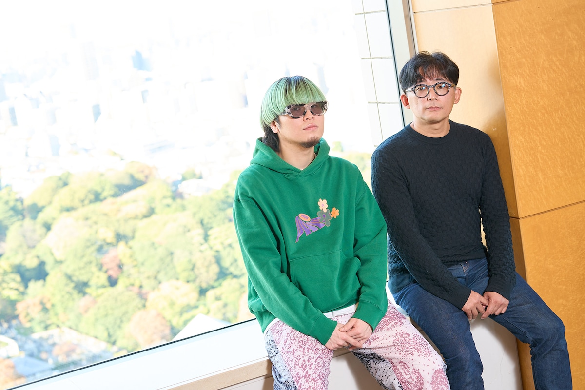 左から内田怜央、花沢健吾。