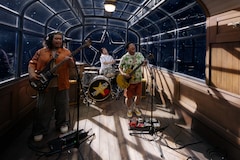 サンボマスター×サッポロ生ビール黒ラベル｜七夕に行われた一夜限りのスペシャルライブをレポート