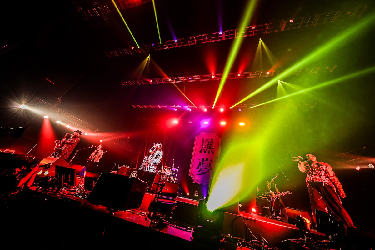 「CORKSCREW A GO GO! SAINT MX XXXX XXXX」東京ガーデンシアター公演の様子。