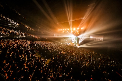 「CORKSCREW A GO GO! SAINT MX XXXX XXXX」東京ガーデンシアター公演の様子。