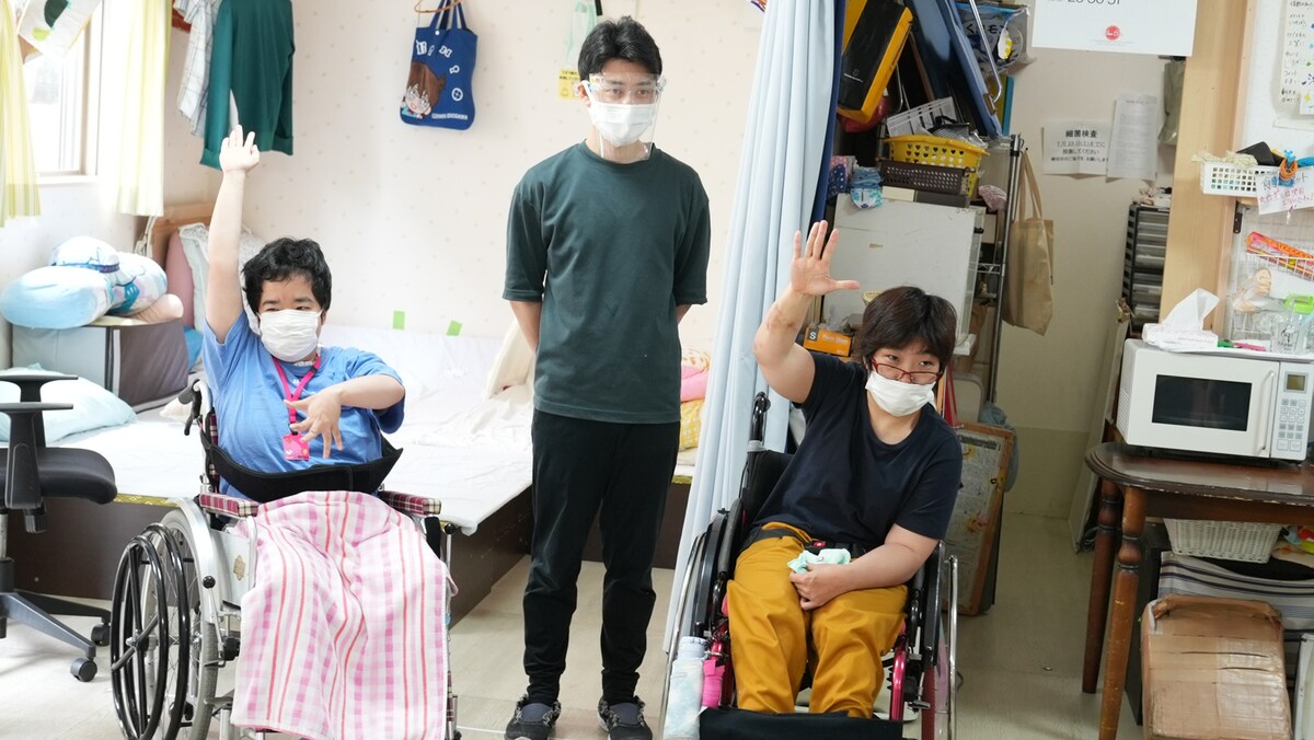 山本卓卓によるワークショップの様子。