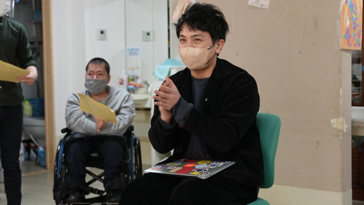 山本卓卓によるワークショップの様子。