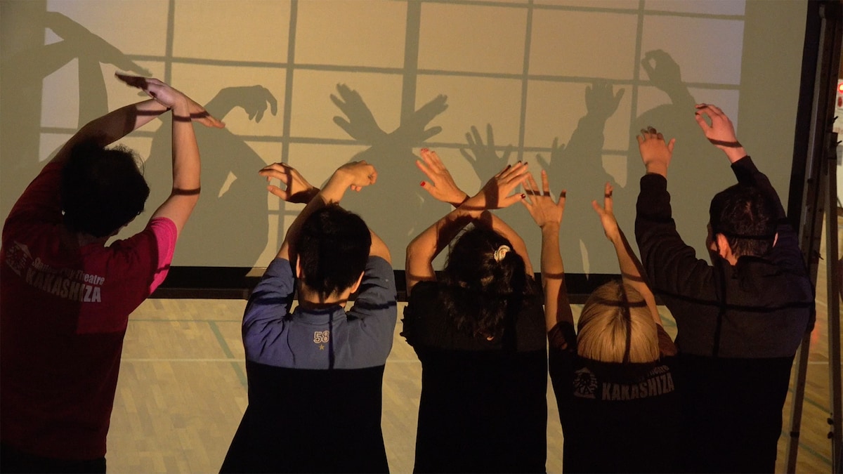 やまゆり園×劇団かかし座「影絵であそぶ」より。