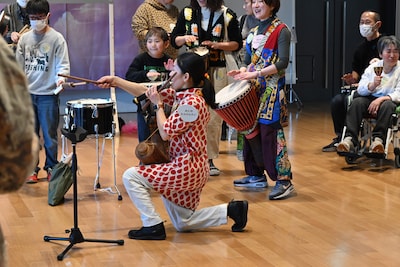 「打楽器セッション」の様子。