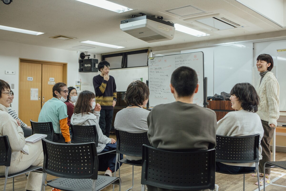 「IKIZAMAミュージックぱーてぃー」に向けたワークショップより、中村マミコ（前方右）。