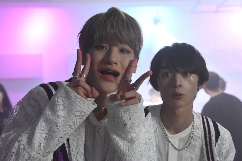 芳賀柊斗の後ろからひょっこり現れた近藤駿太（右）。