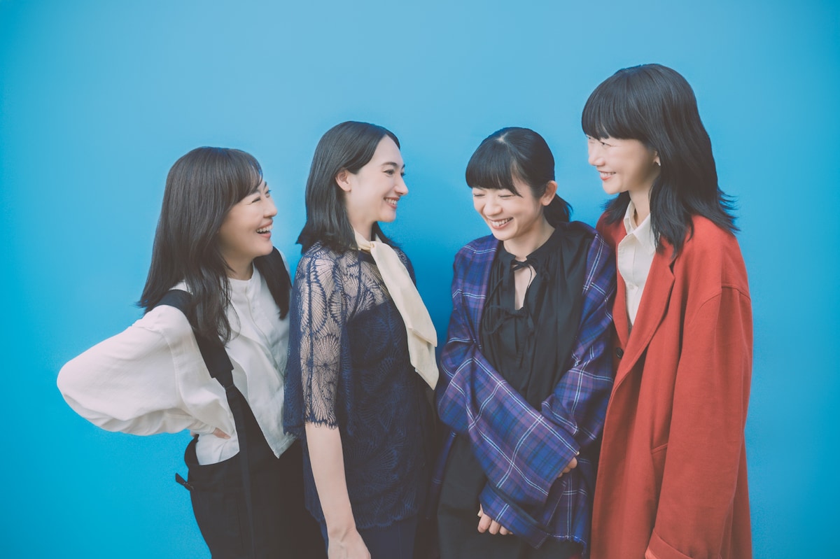 左から前田亜季、香椎由宇、関根史織、ペ・ドゥナ