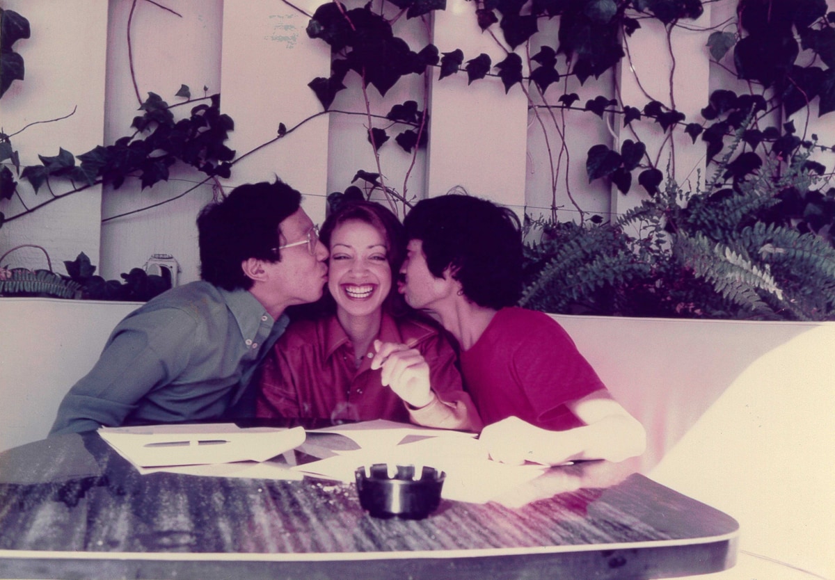 左から村井邦彦、リンダ・キャリエール、細野晴臣。（写真提供：村井邦彦）