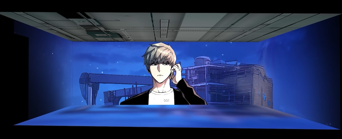 イマーシブ空間に投影される映像イメージ図。会場では壮馬が巻き込まれる壮絶な戦いの様子を全身で感じ取ることができる。