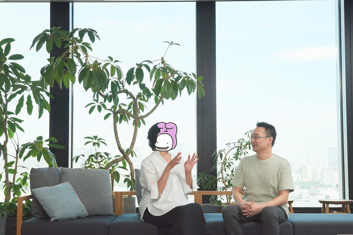 左からおかざき真里、小林俊一。