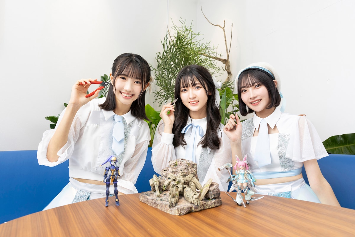 左から東恩納瑠花、天川れみ、宮﨑菜々。