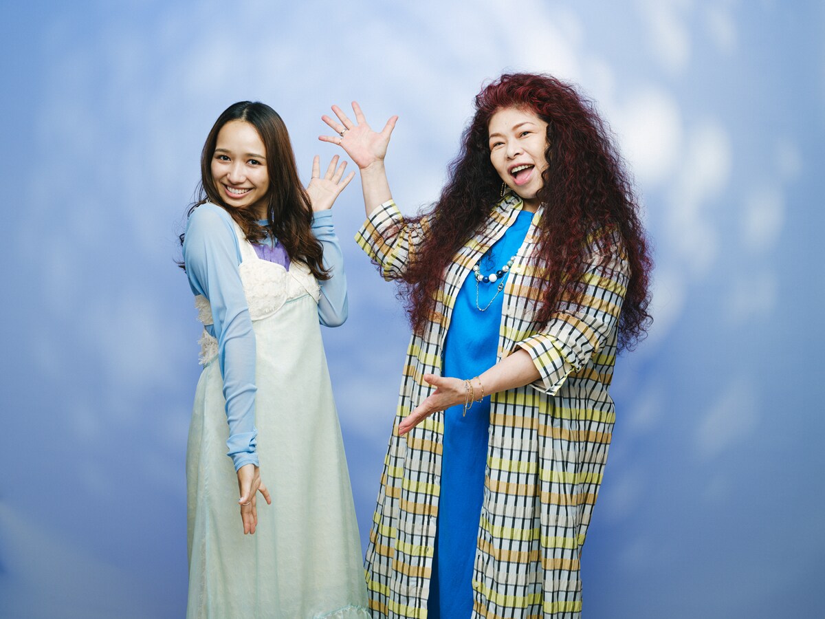 左から豊原江理佳、浦嶋りんこ。