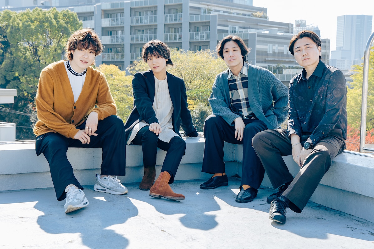 左から真田佑馬（G / 7ORDER）、安井謙太郎（Vo / 7ORDER）、井上竜馬（Vo, Key / SHE'S）、服部栞汰（G / SHE'S）。