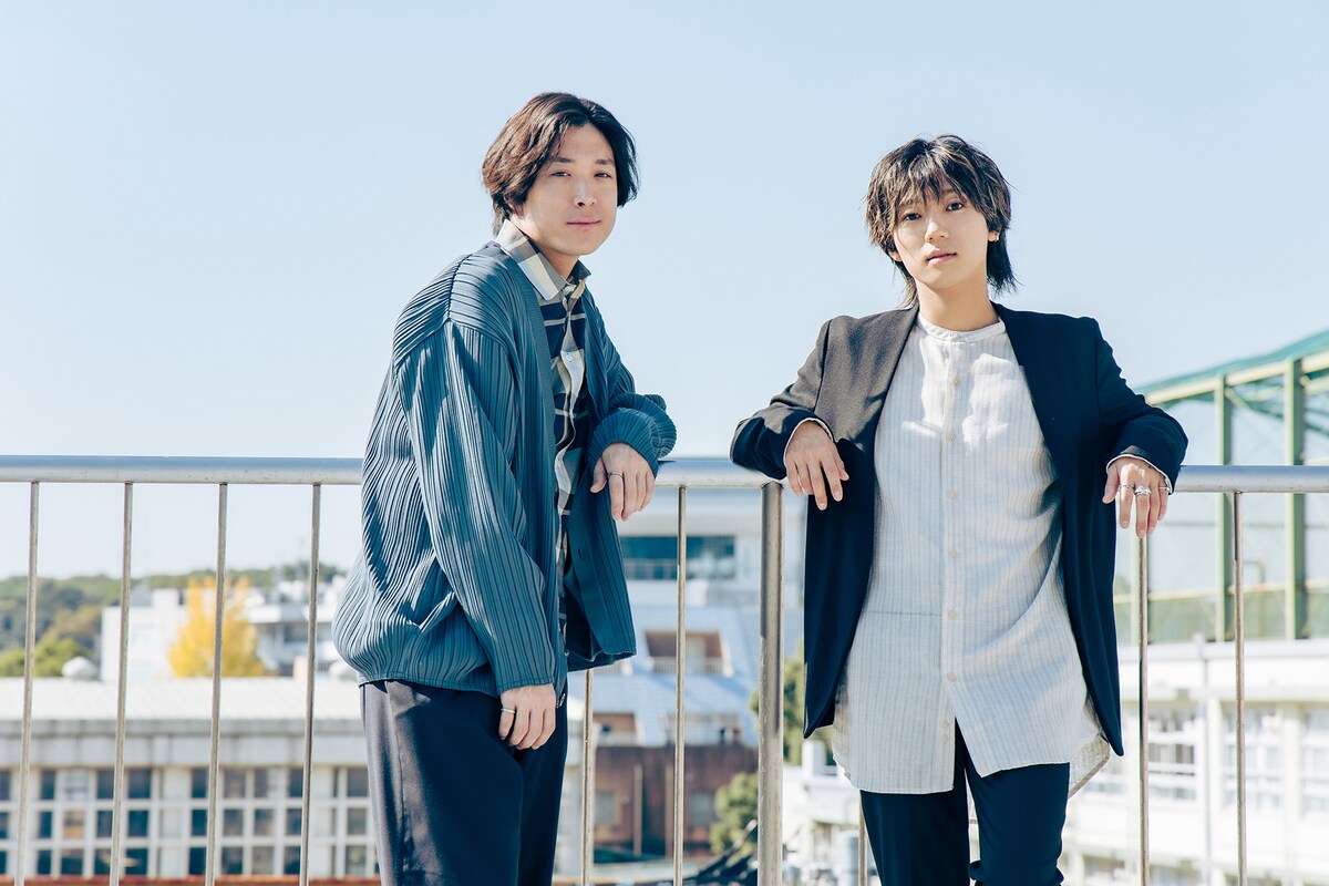 左から井上竜馬（Vo, Key / SHE'S）、安井謙太郎（Vo / 7ORDER）。