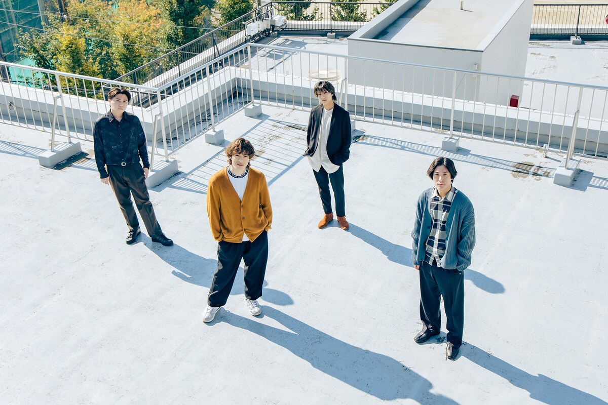 左から服部栞汰（G / SHE'S）、真田佑馬（G / 7ORDER）、安井謙太郎（Vo / 7ORDER）、井上竜馬（Vo, Key / SHE'S）。