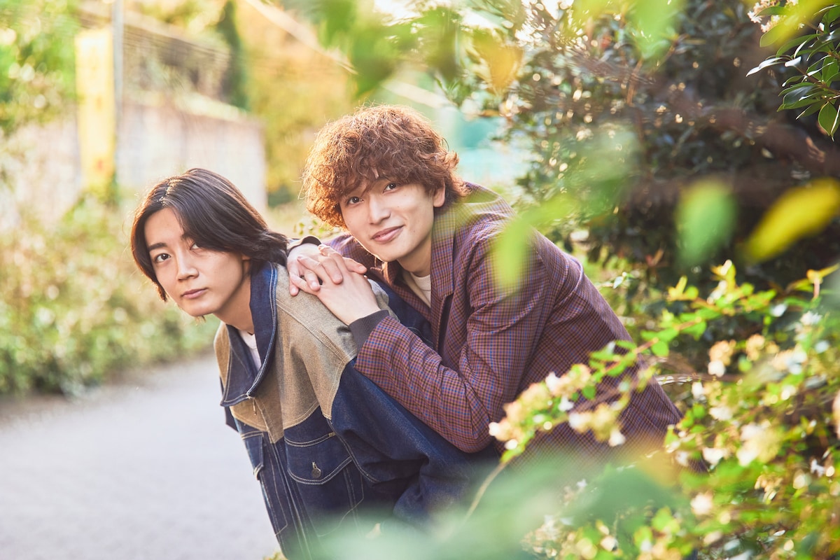 左から長妻怜央（7ORDER）、鈴木曉（WATWING）。