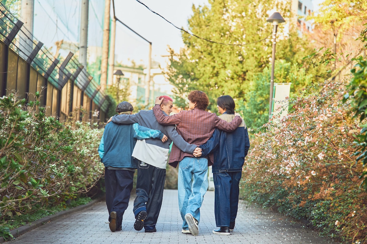 左から諸星翔希（7ORDER）、桑山隆太（WATWING）、鈴木曉（WATWING）、長妻怜央（7ORDER）。