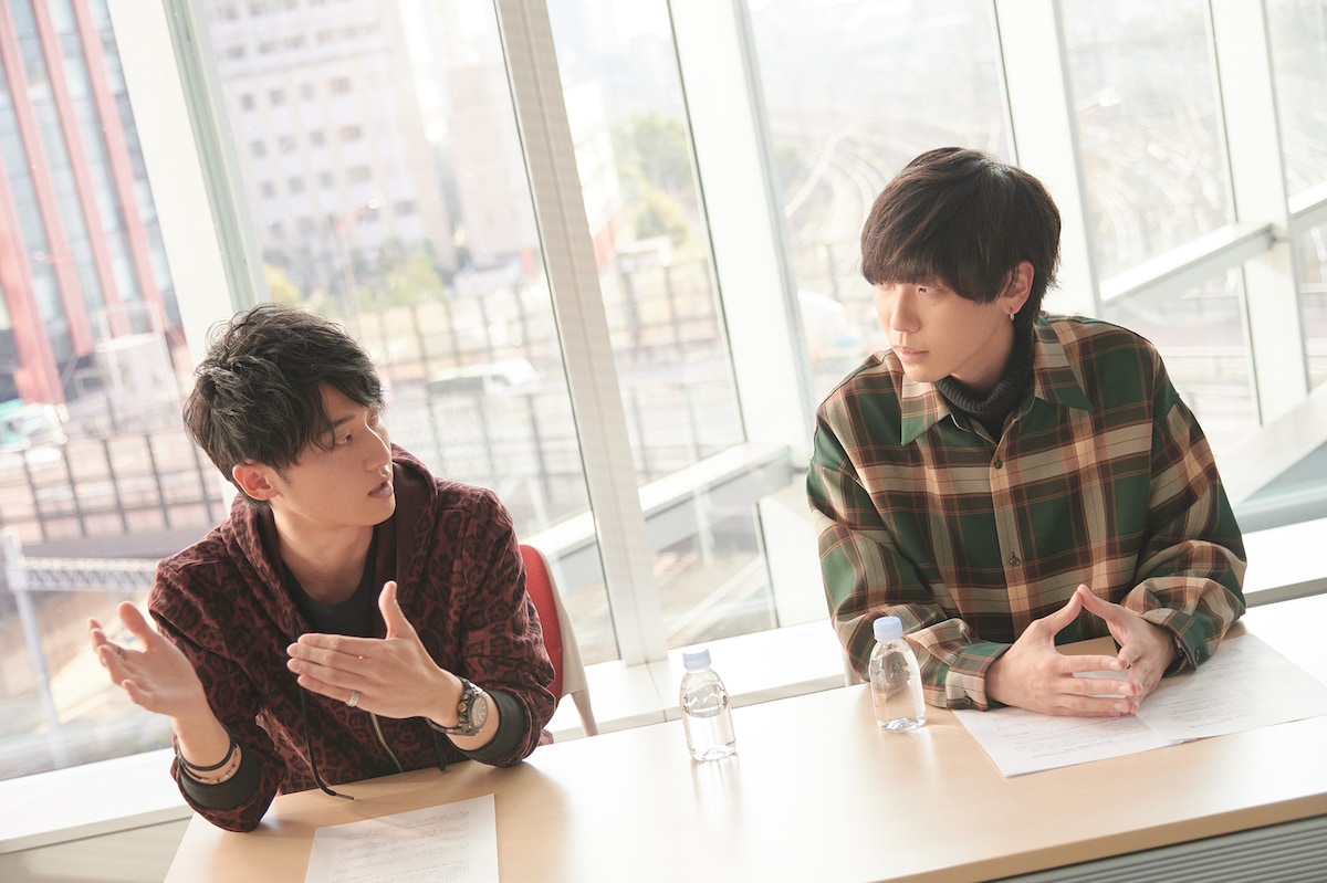 左から新井良平、竹田海渡。