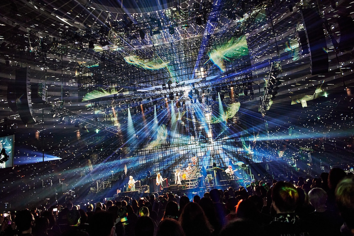 「DUAL ARENA TOUR 2023 MOTHER OF LOVE, MOTHER OF HATE」大阪城ホール公演の様子。