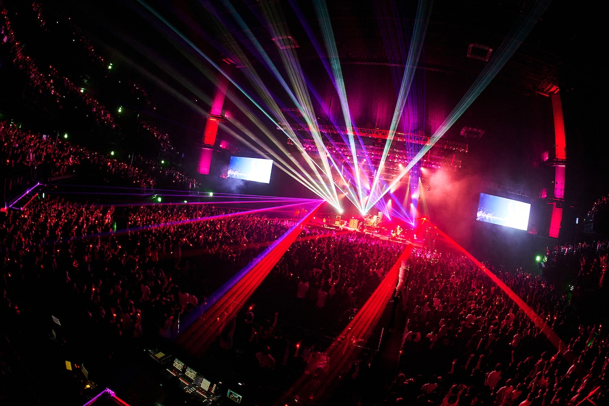 「35th ANNIVERSARY TOUR 2024 ERA TO ERA SEARCH FOR MY EDEN」東京ガーデンシアター公演の様子。