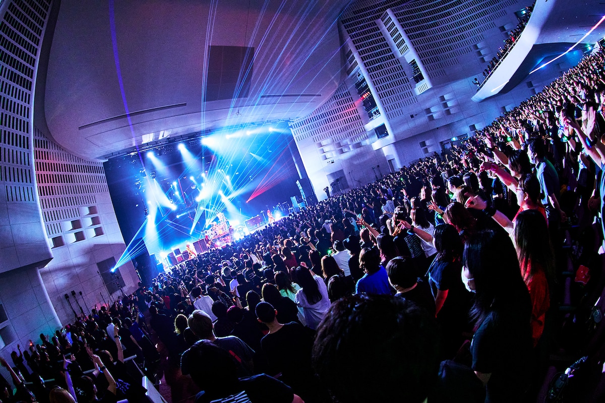 「35th ANNIVERSARY TOUR 2024 ERA TO ERA BRAND NEW CHAOS」大宮ソニックシティ公演の様子。