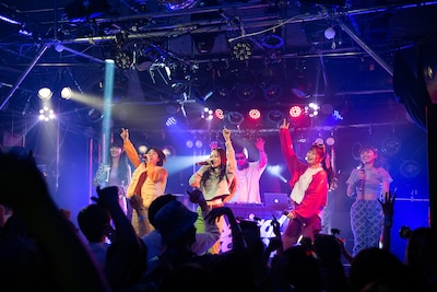 「lyrical school tour 2022 "L.S."」沖縄公演の様子。