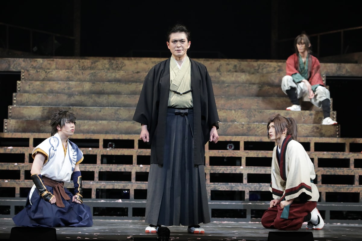 井俣太良演じる近藤勇(中央)。