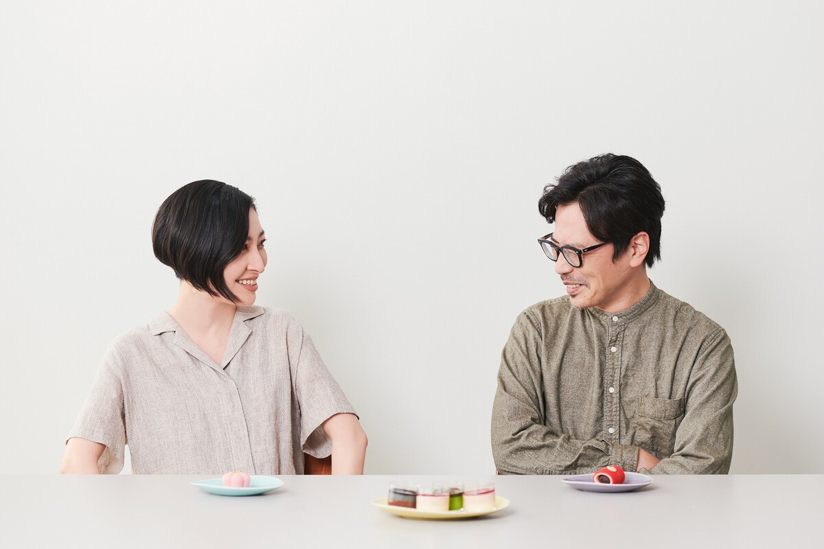 左から坂本真綾、岸田繁（くるり）。