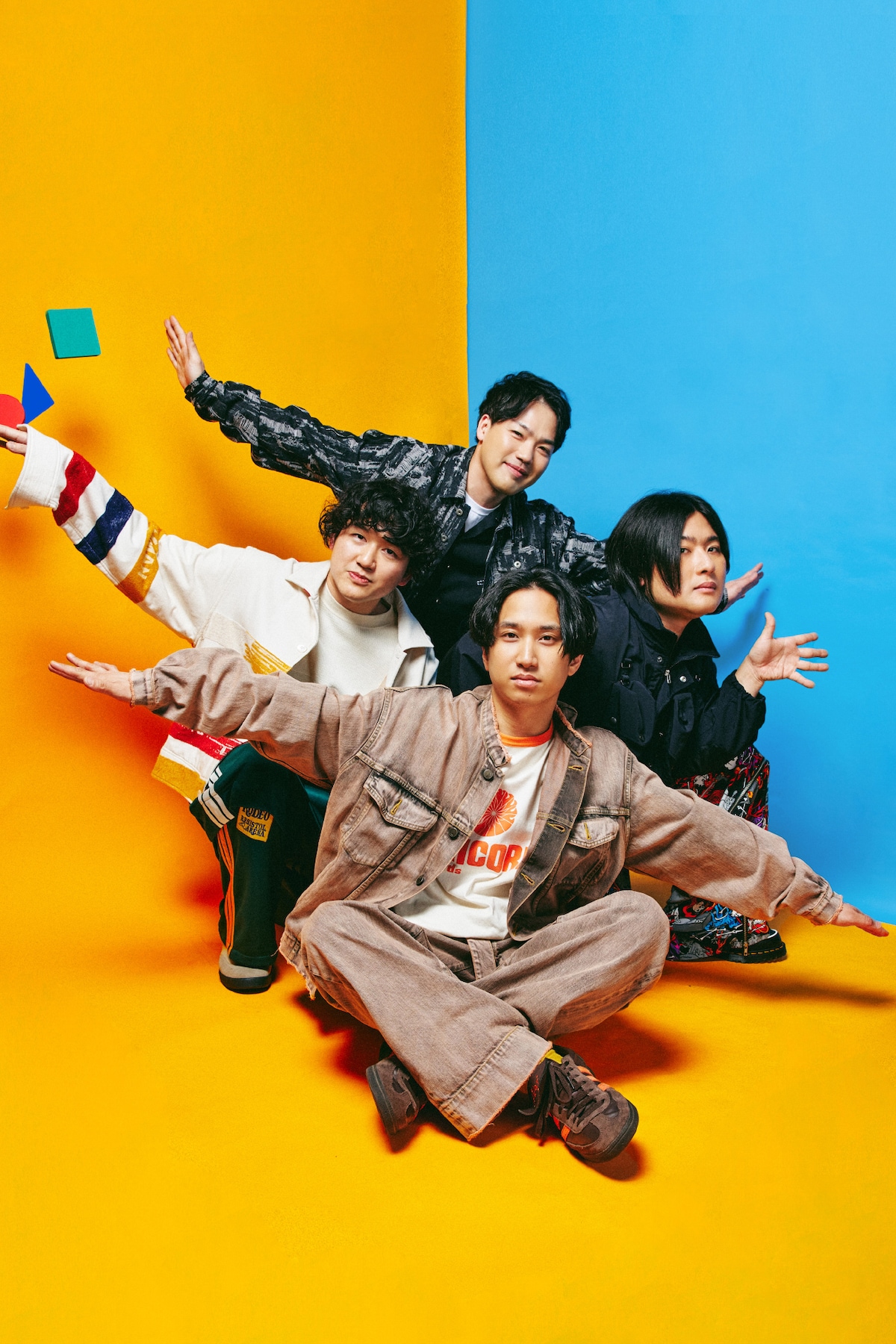 羽ばたくマカロニえんぴつ。